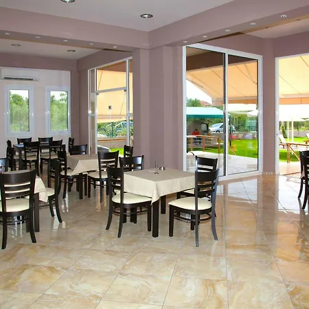 Stomio Villague 公寓式酒店 3*